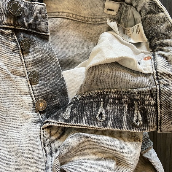 H&M slim fit grey denim shorts, size 30 - Picture 4 of 4